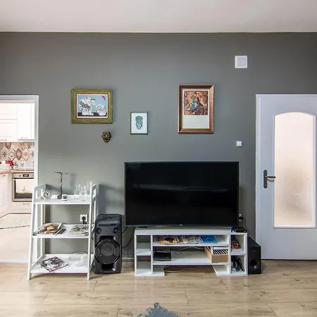 Apartment Top Center 2 Bedrooms And Parking Option